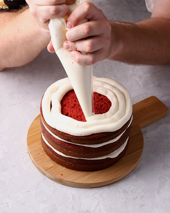 Сборка торта в кольце для выравнивания пошагово