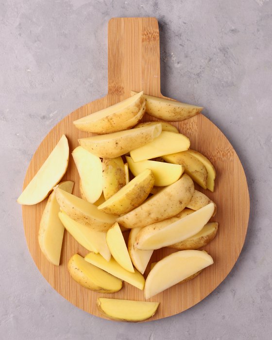 Как порезать дольками картофель по деревенски фото