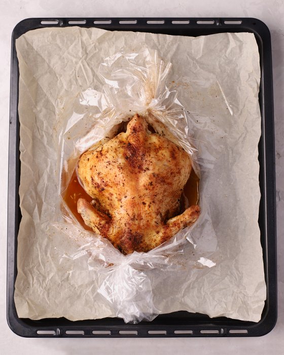 Запечь куриные в пакете. Курица в рукаве. Курица в рукаве для запекания. Курица в пакете для запекания в духовке.