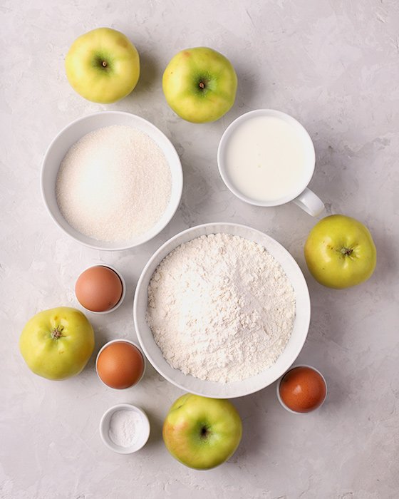 Шарлотка на кефире пышная с яблоками в духовке: пошаговый рецепт приготовления