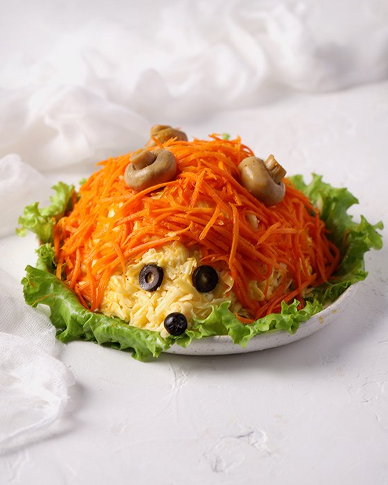 Праздничный салат с корейской морковью и курицей