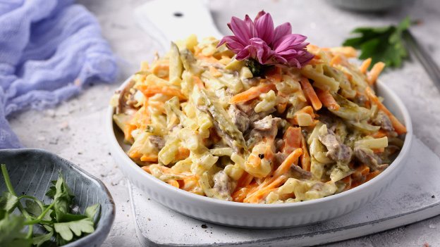 Салат обжорка классический рецепт с фото с сухариками